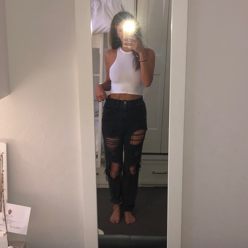 Black High-Wasted Ripped BDG Mom Jeans🖤